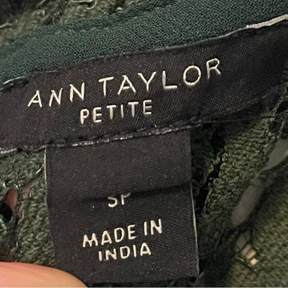 Ann Taylor / Women’s Blouse / Forrest Green - Picture 3 of 3